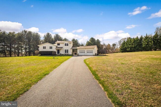 Building Photo - 6 Hounds Hollow Ct