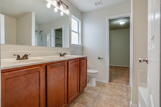 Building Photo - 11905 Fieldcrest Run