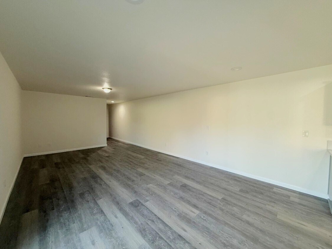 Building Photo - 1422 Lansing St