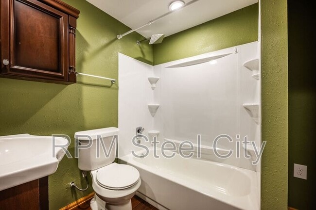 Building Photo - 4645 Ridge Dr