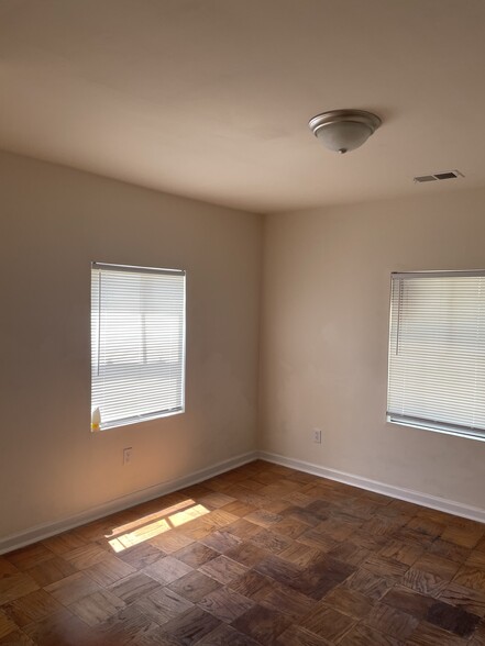 Building Photo - 1549 Pillow St
