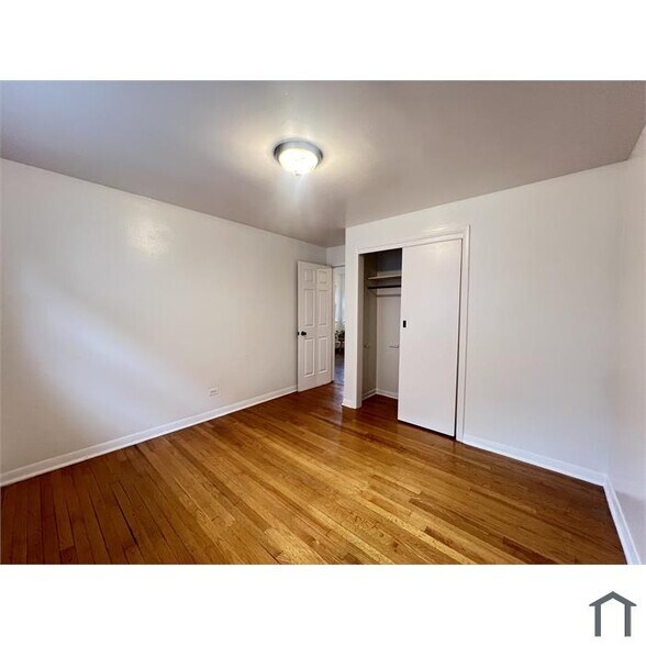 Building Photo - 4848 W Warner Ave