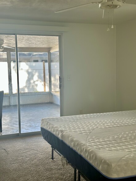 Building Photo - 11010 Tamarix Ave