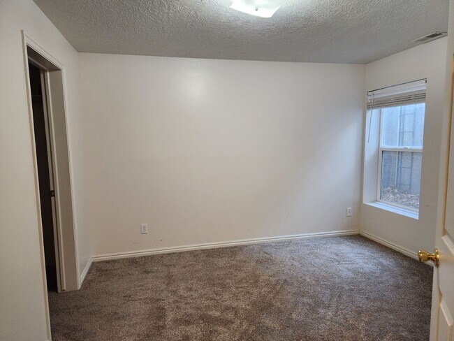 Building Photo - 129 W 100 N