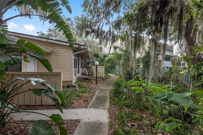 Building Photo - 2490 SW 14th Dr