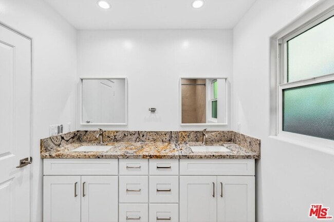 Building Photo - 17623 Burbank Blvd