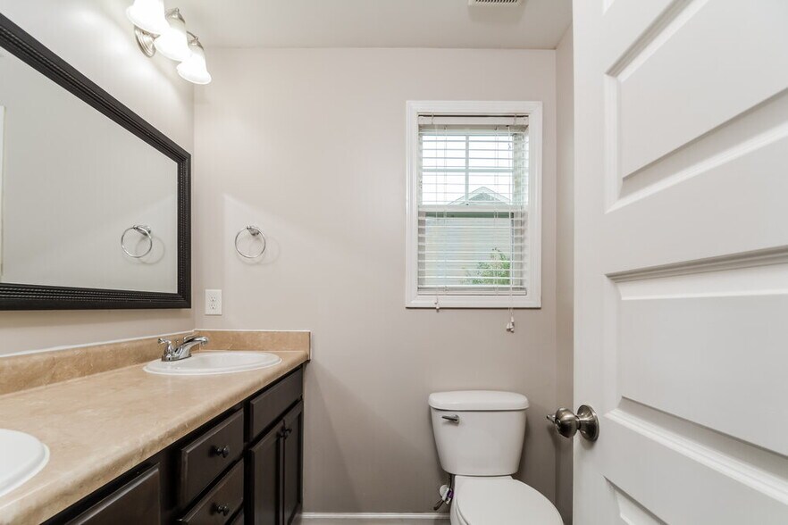 Building Photo - 1218 Braemar Highland Dr