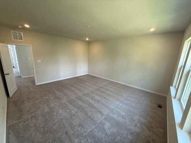 Building Photo - 6412 Fennec Run