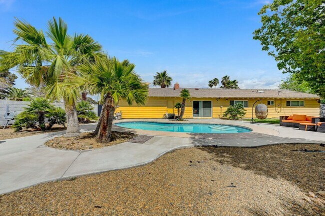 Building Photo - Stunning Vintage Vegas Pool Home on almost...