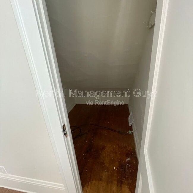 Building Photo - 3245 Russell Ave N