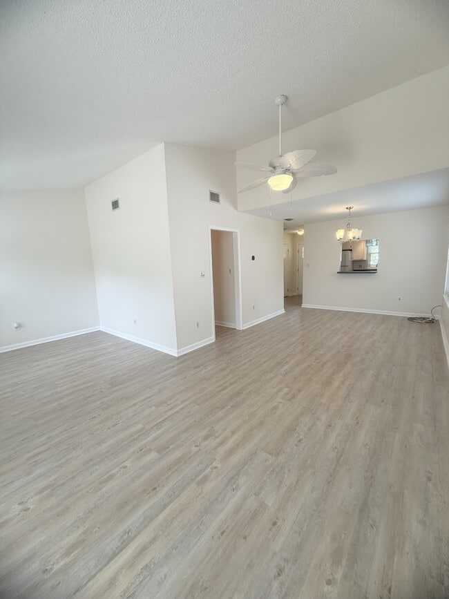 Building Photo - 6576 Pebble Beach Crescent