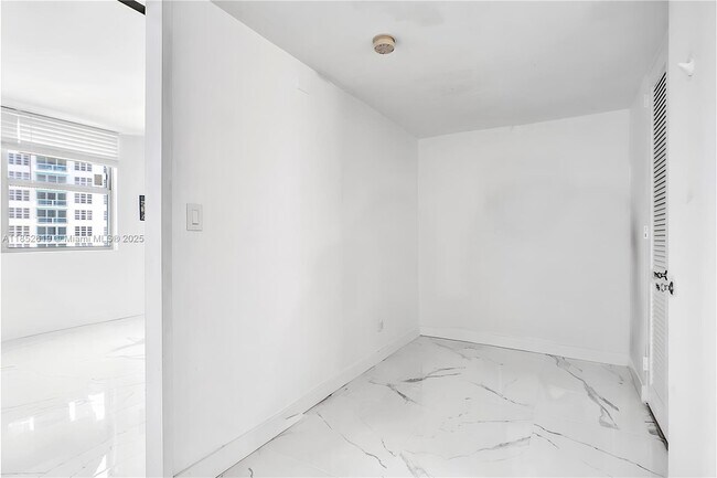 Building Photo - 5055 Collins Ave