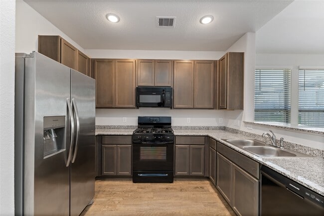 Building Photo - 25587 Blossom Ct