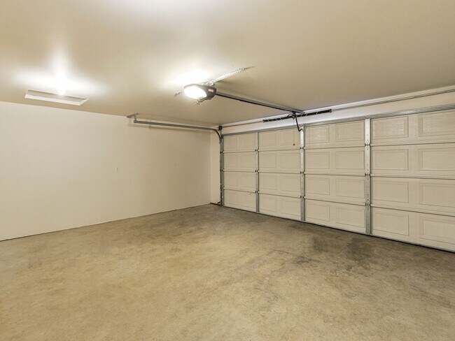 Building Photo - 22471a