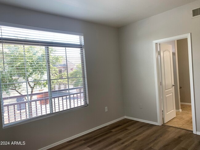 Building Photo - 280 S Evergreen Rd