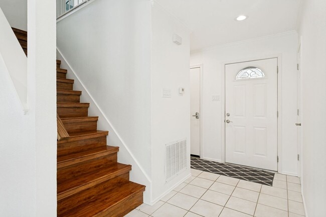 Building Photo - Experience the best of Grapevine living, only moments from charming Historic Downtown.