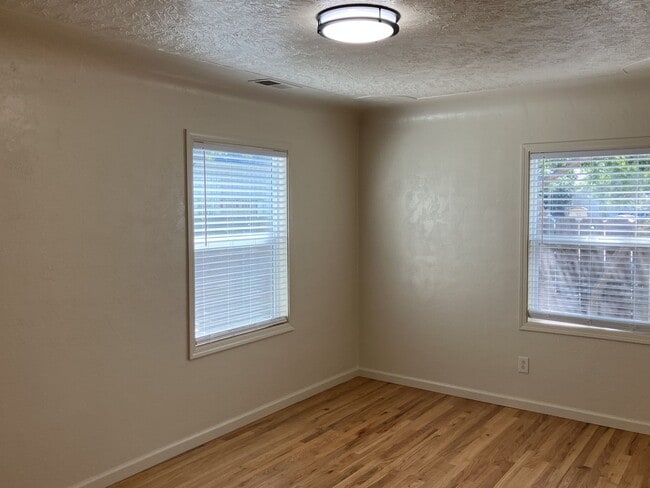 Building Photo - 931 Reno Ave