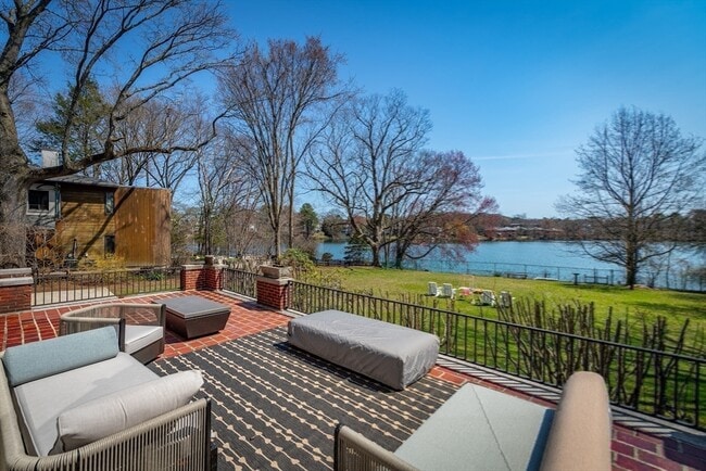 Building Photo - 108 Lake Ave