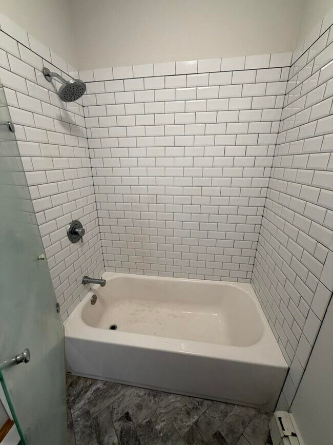 Building Photo - 805 Park Ave