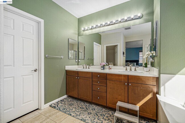 Building Photo - 355 Pebble Beach Dr