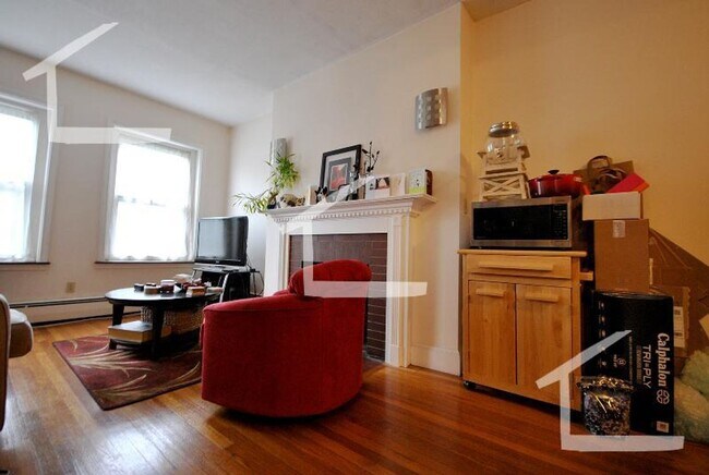 Building Photo - Huge 2 bed in Brookline