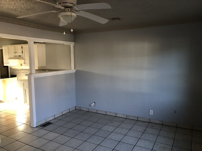 Building Photo - Cute midtown 3 bedroom, 1 bath home