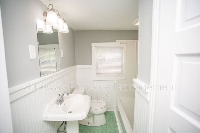 Building Photo - 220 S Church St