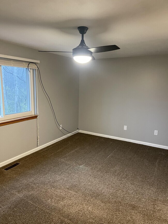 Building Photo - 119 Iron Oaks Cir