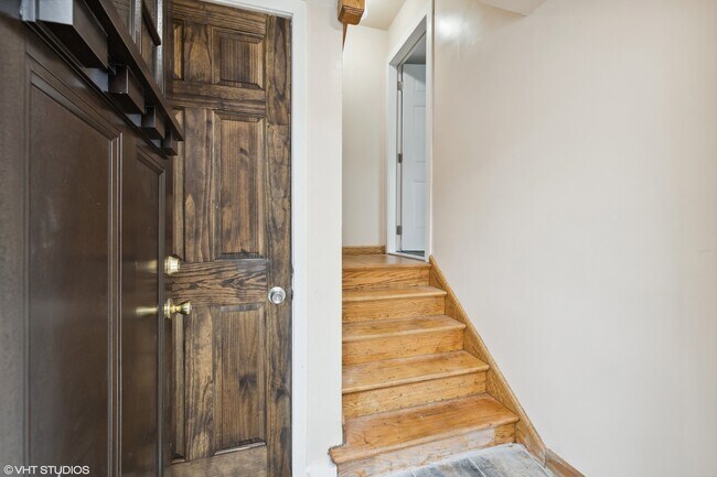 Building Photo - 5565 W Gladys Ave