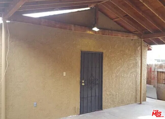 Building Photo - 519 Columbus St