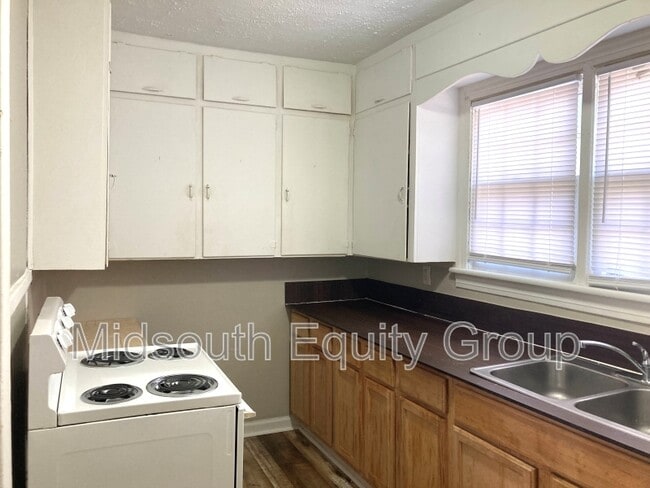 Building Photo - 503 E Forest Ave