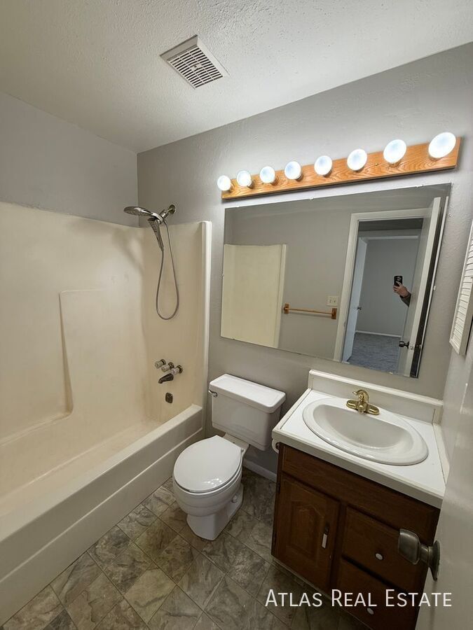 Building Photo - 3121 W 133rd Cir