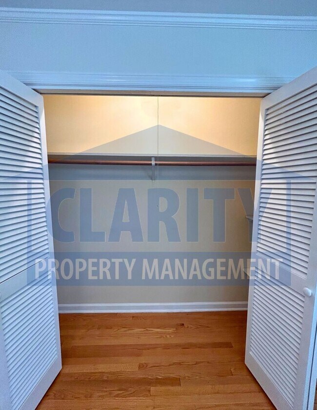 Building Photo - Charming 3-Bedroom Home in Central Cleveland