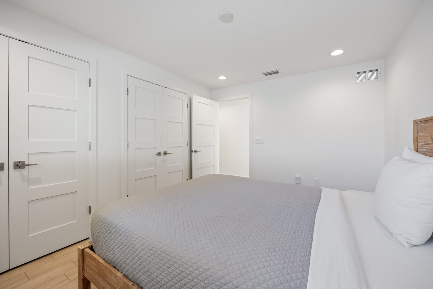 Building Photo - 220 June Dr