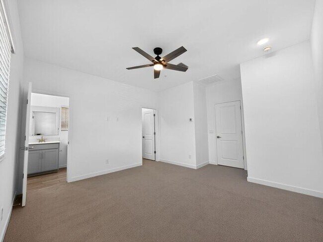 Building Photo - Stunning New 3Beds/2.5Bath Townhome in Phoenix, AZ!
