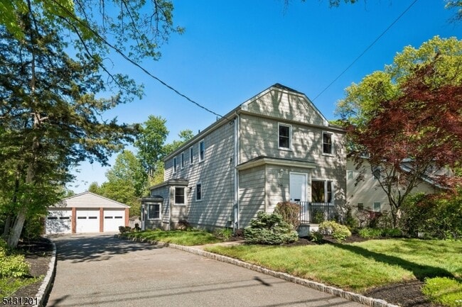 Building Photo - 186 W Northfield Rd