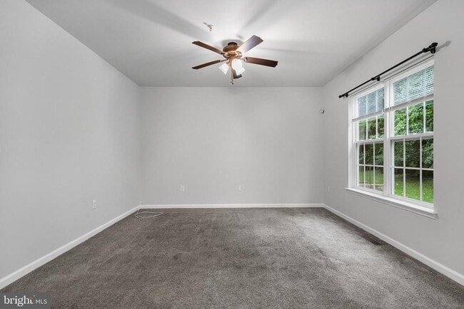 Building Photo - 21375 Lookout Dr