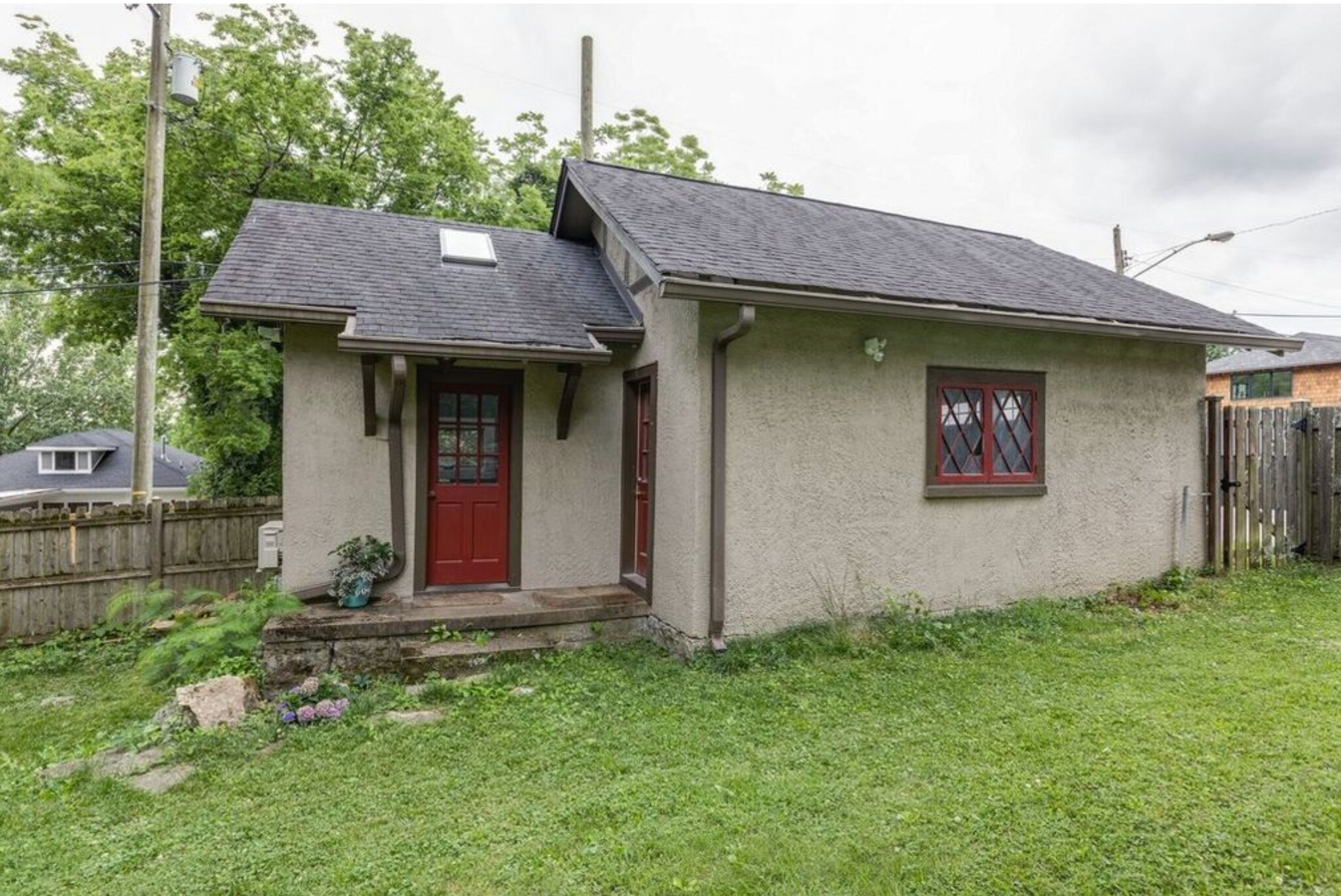 Building Photo - 1715 Cedar Ln