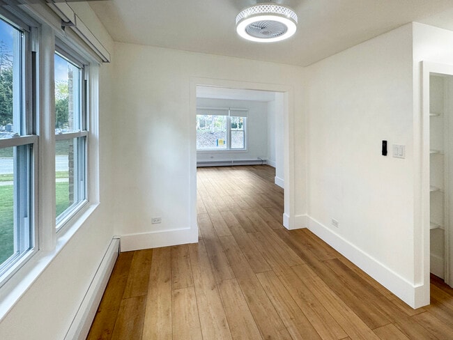 Building Photo - 332 N Smith St