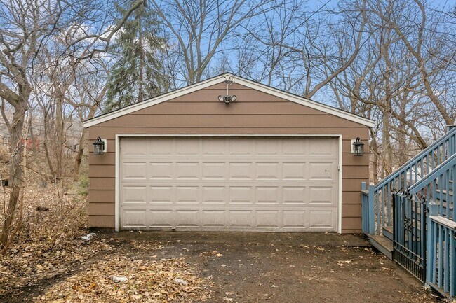 Building Photo - 1826 Franklin Ave SE