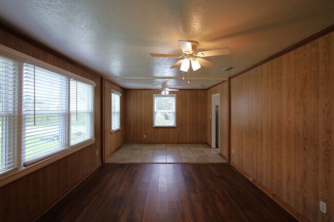 Building Photo - 1700 Clover Dr