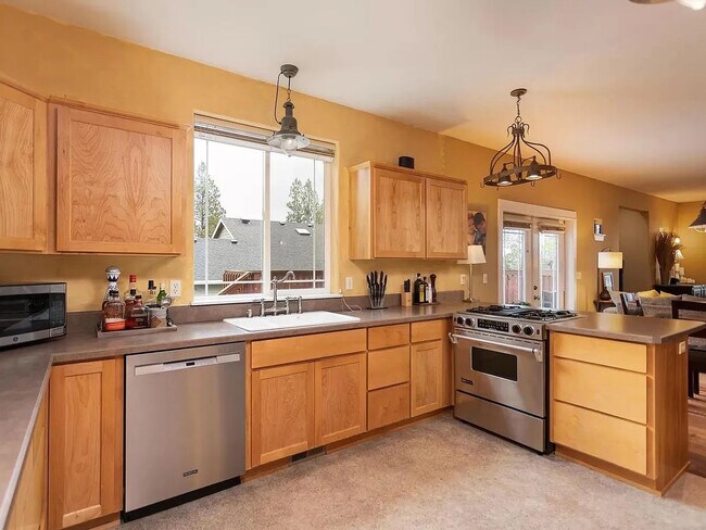 Building Photo - 2242 NW Torrey Pines Dr