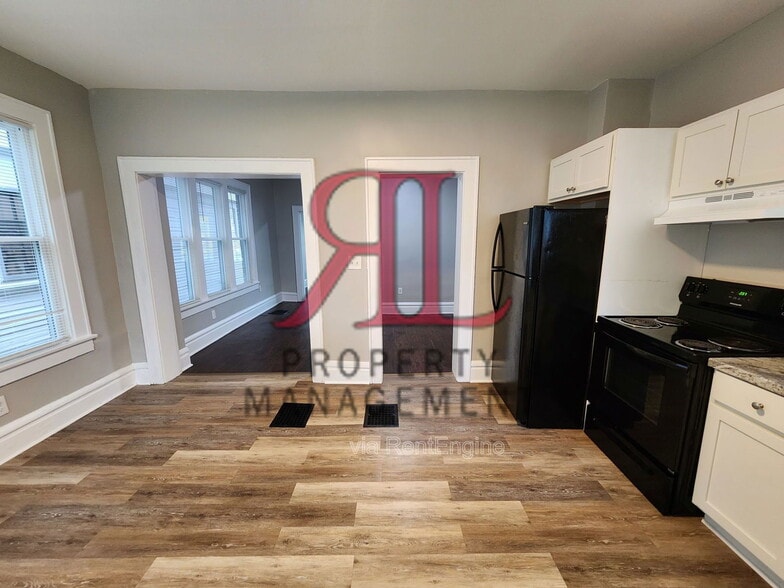 Building Photo - 644 S Champion Ave