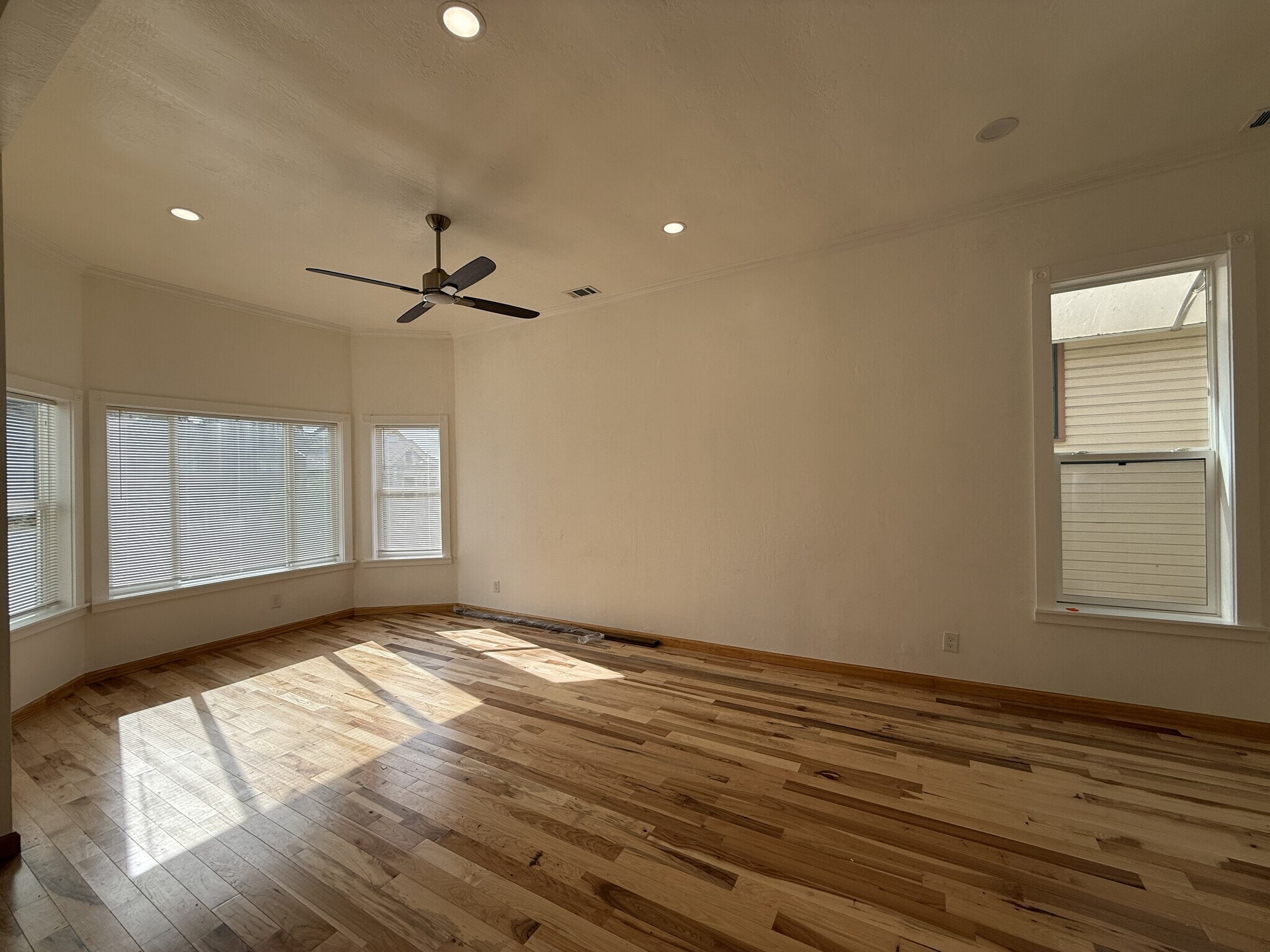 Building Photo - 1921 Harmon St