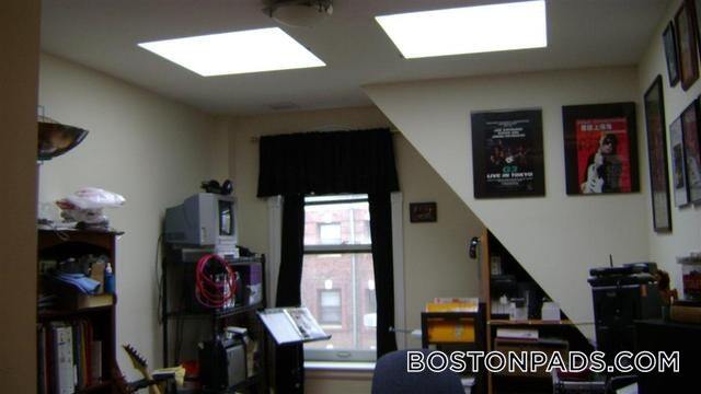 Building Photo - 90 Westland Ave