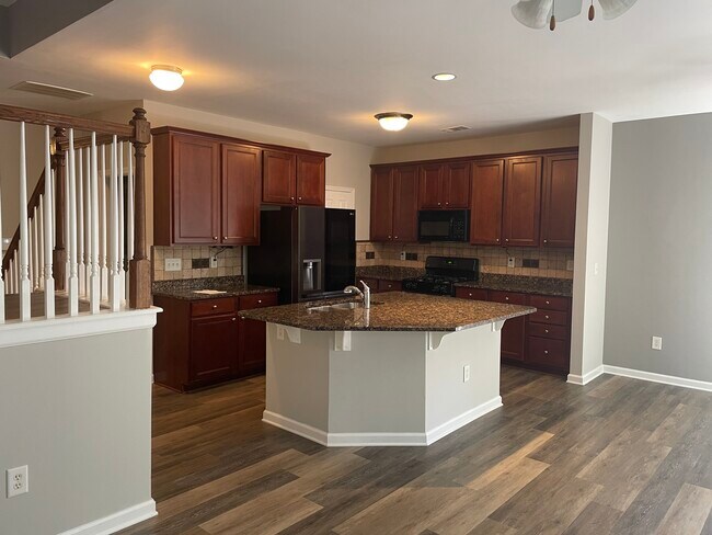 Building Photo - 2605 Maple Leaf Ter