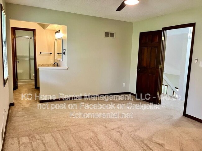 Building Photo - 3868 SW Harbor Dr