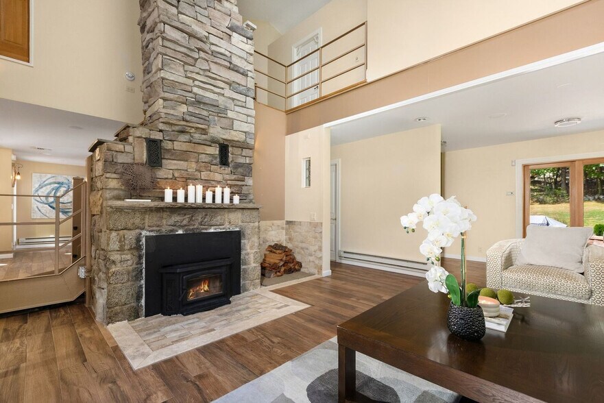 Building Photo - 338 Clove Rd