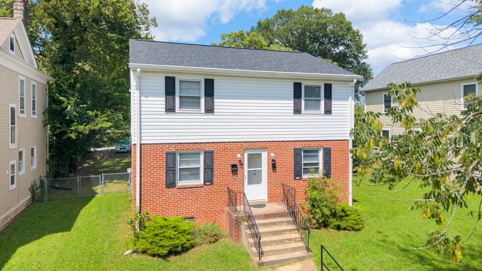 Primary Photo - 2406 4th Ave