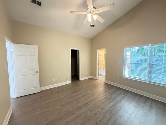 Building Photo - 2116 Heathrow Dr